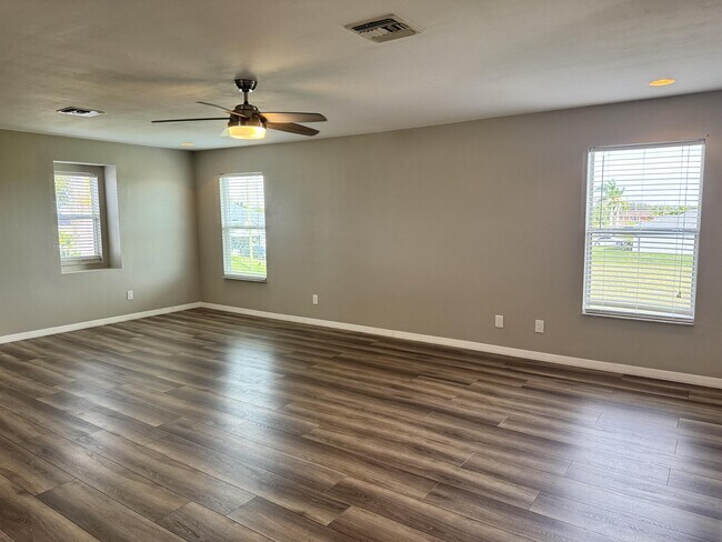 Building Photo - 1722 NW 5th St