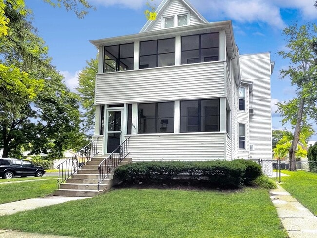 Building Photo - 6867 N Ottawa Ave