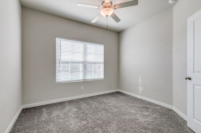 Building Photo - 3-BEDROOM TOWNHOME-STYLE DUPLEX