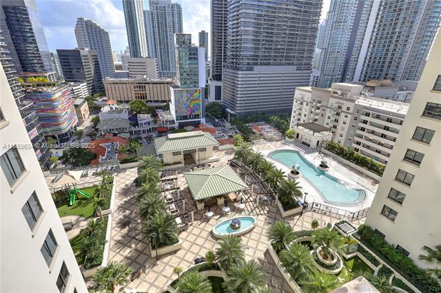 Building Photo - 999 SW 1st Ave