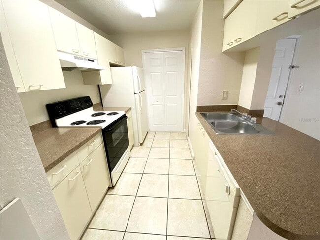 Building Photo - 10209 N Alafaya Trail