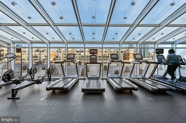 Building Photo - 100 Harborview Dr