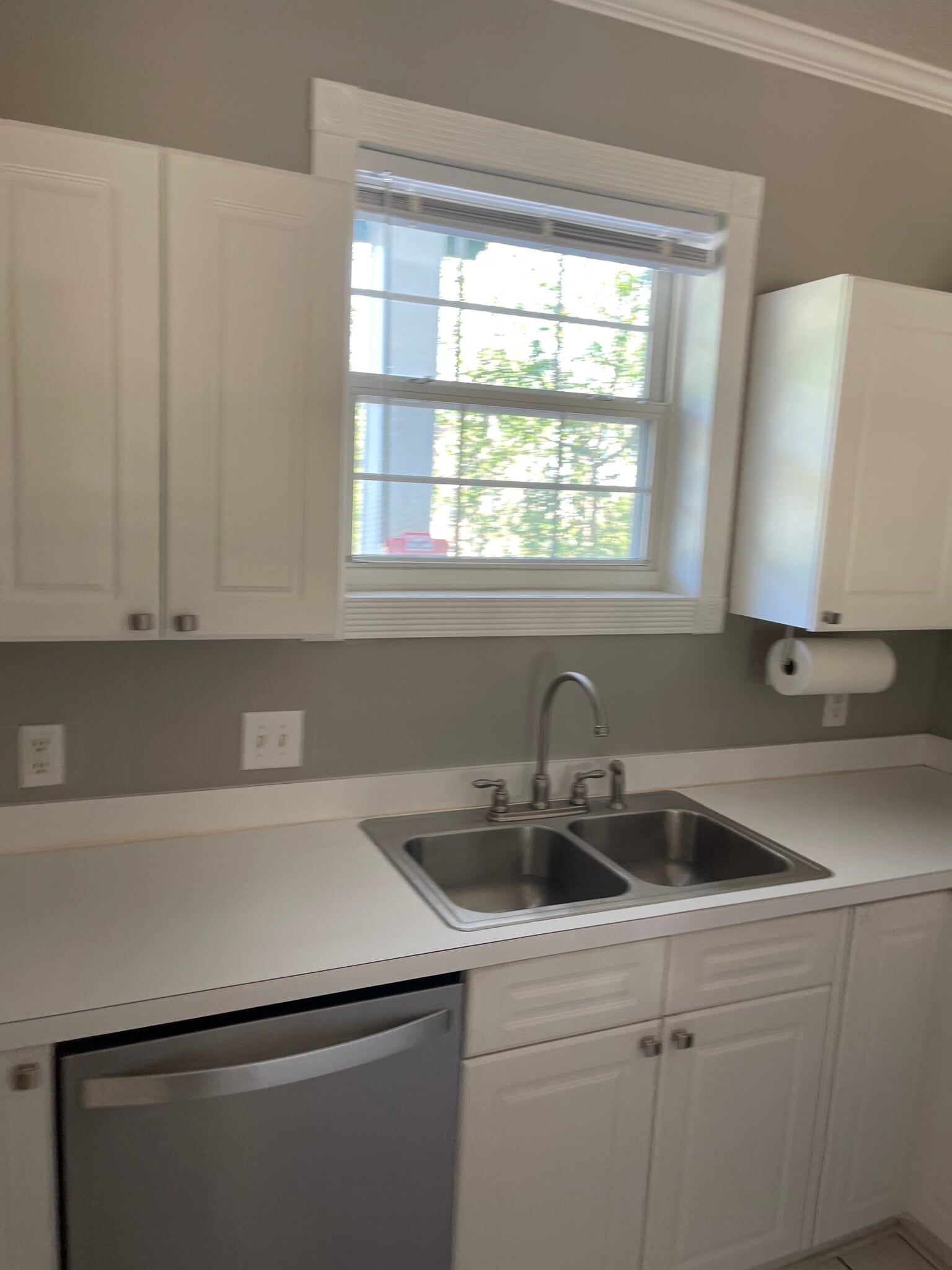 Kitchen - 674 Riverwalk Dr