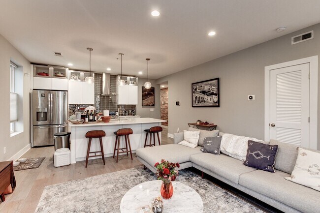 Building Photo - Stunning premium corner Townhome condo in the desirable Eckington neighborhood!