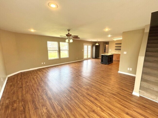 Building Photo - Move In Ready!-Charming 3 -bedroom Home with a move in special-$300 off first month's rent.