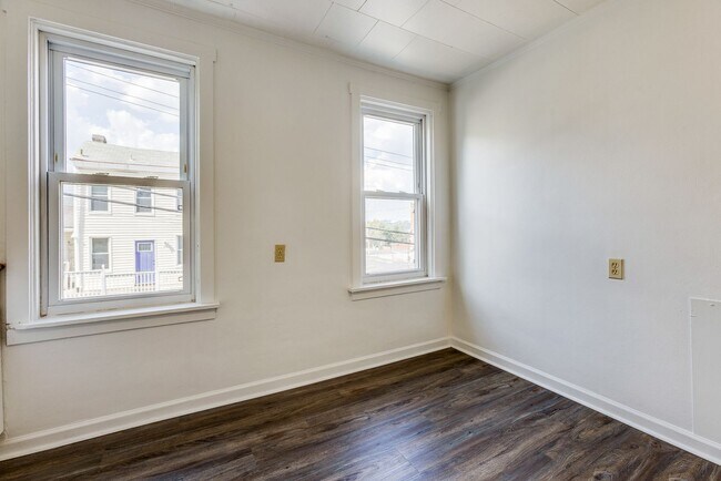 Building Photo - 1 St Martin St