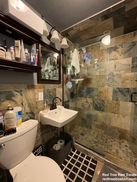 Building Photo - 914 Beacon St