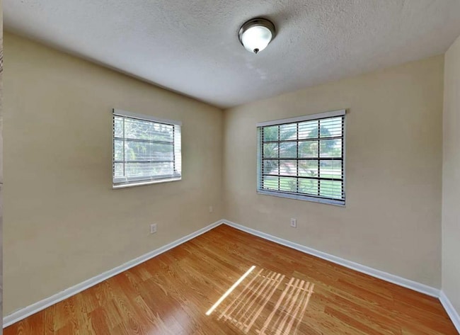 Building Photo - 10805 SW 142nd Ln