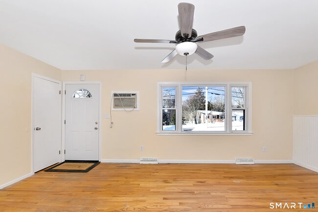 Building Photo - 90 Mary Ellen Dr