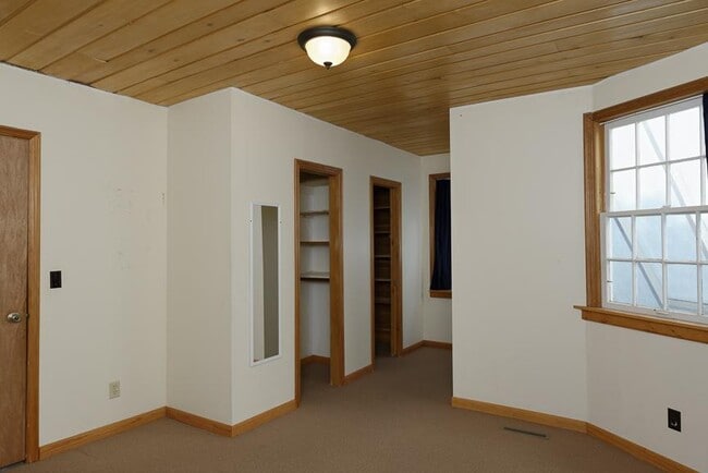 Building Photo - 913 MacArthur Ave
