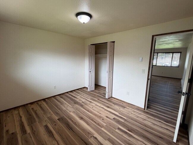 Building Photo - 2 Bedroom 1 Bath 3plex