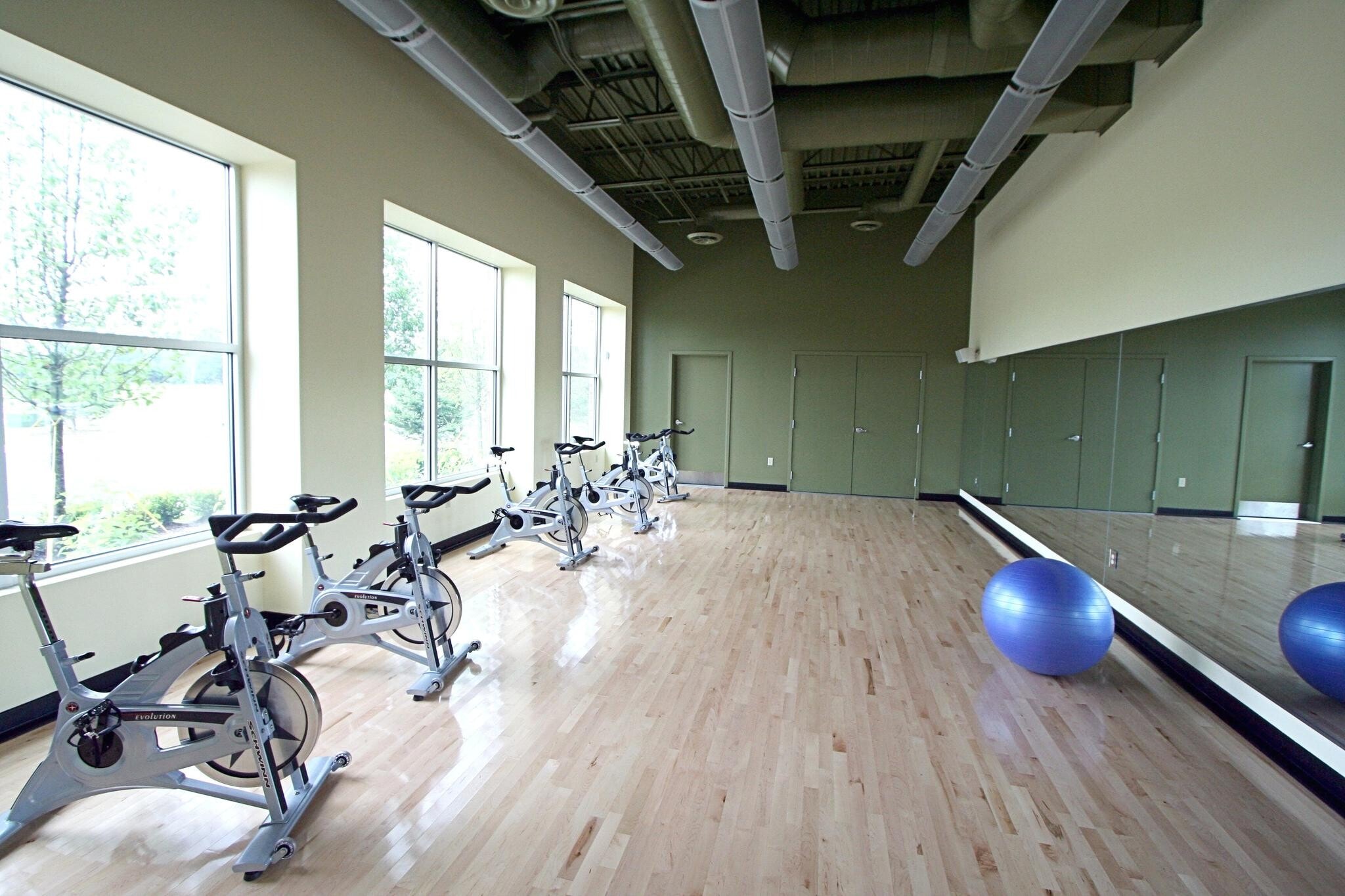 Building Photo - 5647 Hampshire Ln