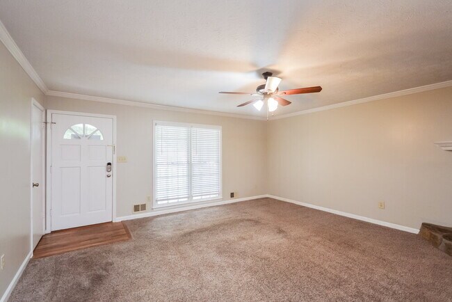 Building Photo - 15 Glenloch Point