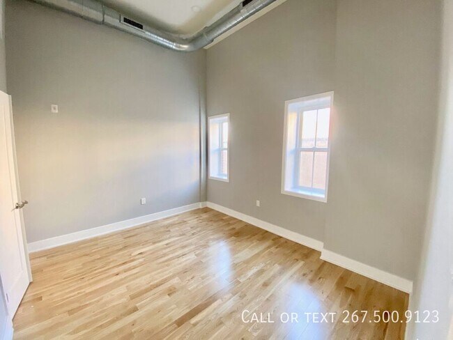 Building Photo - 1523 W Girard Ave