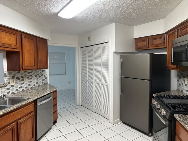 Building Photo - 3654 Palm Grove Dr