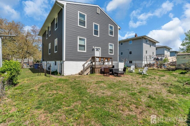 Building Photo - 36 Van Buren Ave