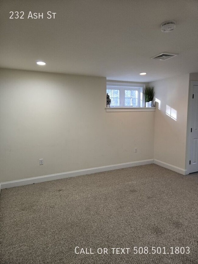 Building Photo - 232 Ash St