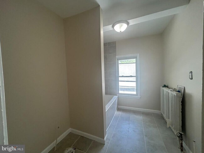 Building Photo - 310 W Grape St