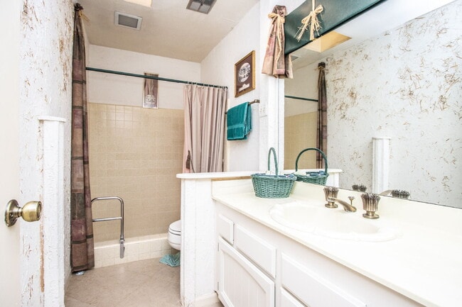 Building Photo - Beautiful Furnished patio home in Old Town Scottsdale, 2BR