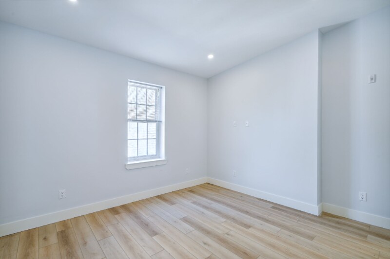 Building Photo - 3439 Lancaster Ave