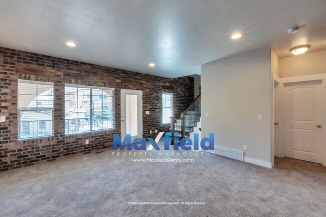Building Photo - 3 BD + Office 2 BA 2 GA Luxury Townhouse  - Highland Utah - with High Speed Internet