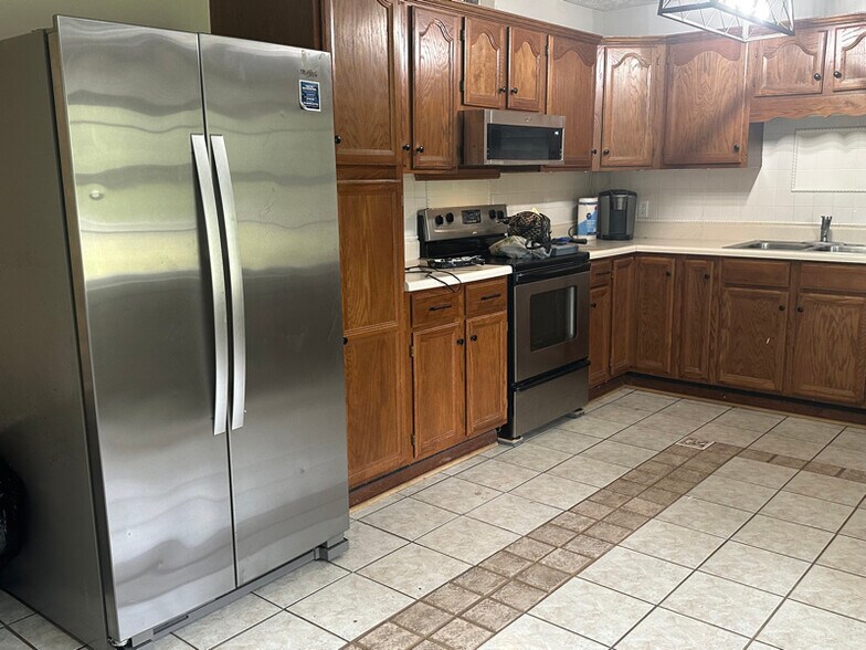 Building Photo - 3301 Rhodhiss Ct