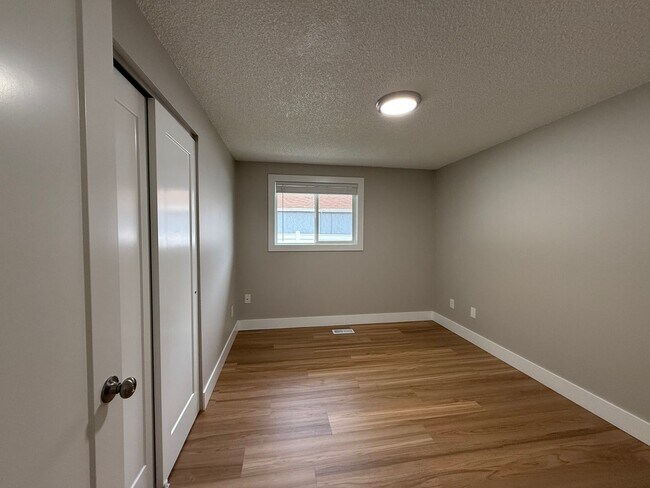 Building Photo - 6127 N Standard St