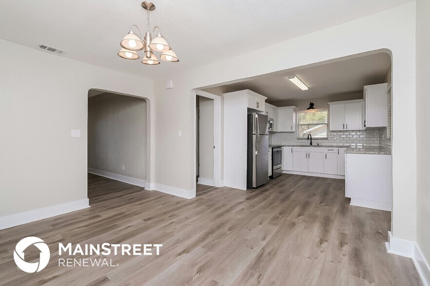 Building Photo - 6437 30th Way N