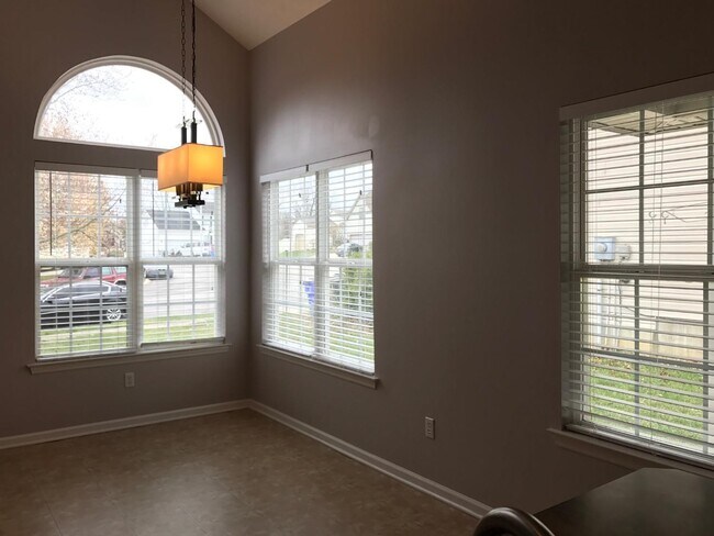 Building Photo - 881 Gerardi Rd