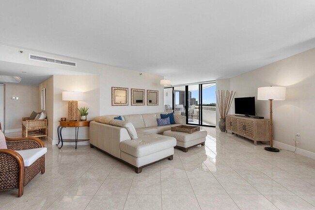 Building Photo - 5080 N Ocean Dr