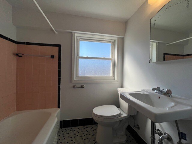 Building Photo - 7327 N Rogers Ave