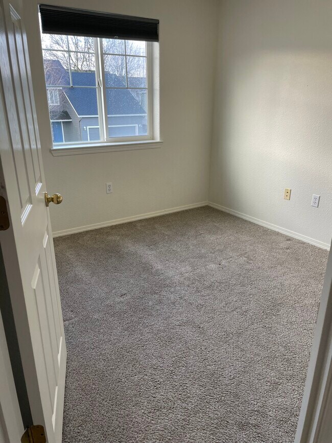 Building Photo - 5386 Burbank St N