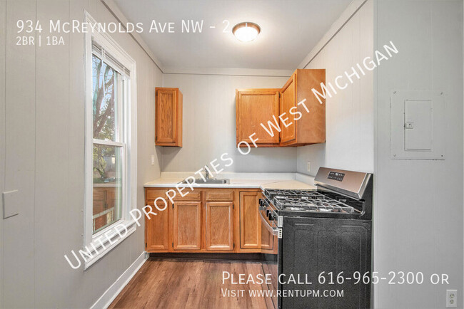 Building Photo - Available Now | 2 Bed 1 Bath Apartment in ...