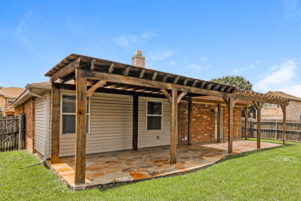 Building Photo - 16528 Woodside Dr