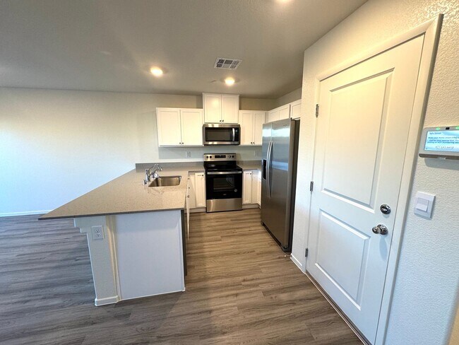 Building Photo - 9932 Florence Hills St