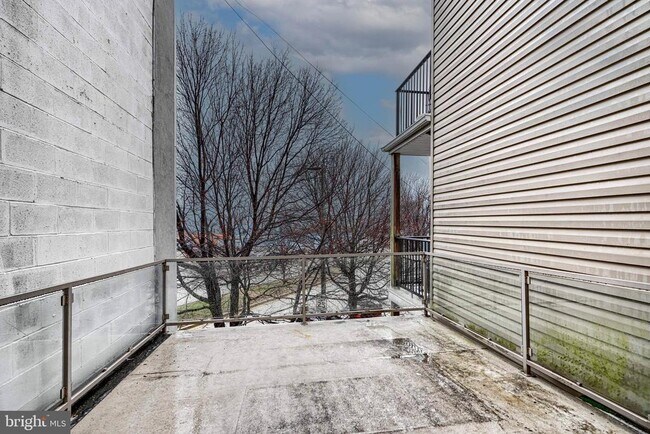 Building Photo - 1413 Anchor St