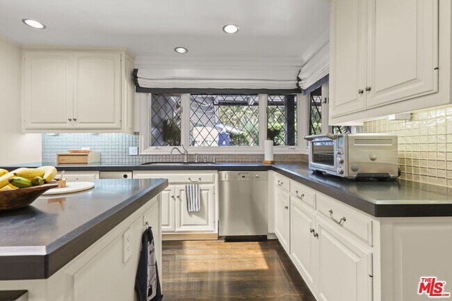 Building Photo - 1400 Jonesboro Dr