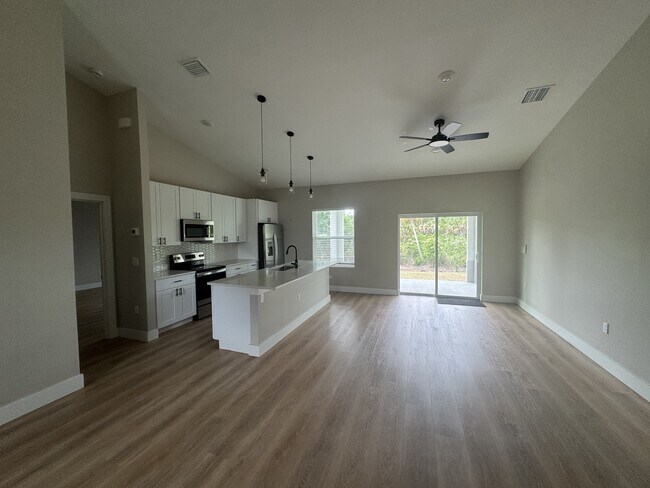 Building Photo - 16475 Mc Laury Ave