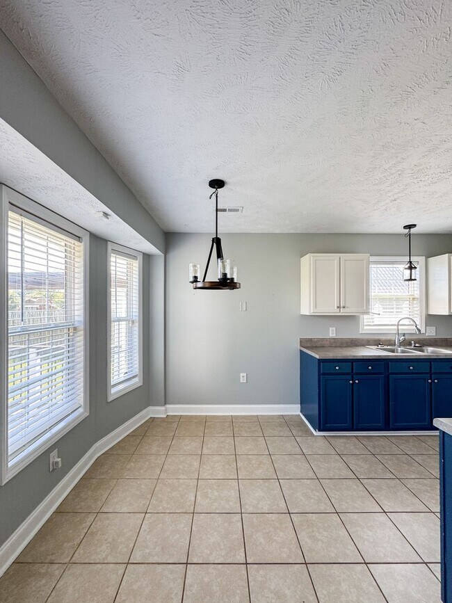 Building Photo - 584 S Buckeye Dr