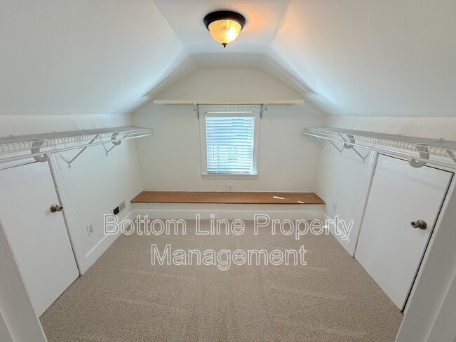 Building Photo - 2417 Bay St