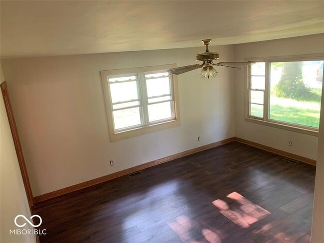 Building Photo - 555 Birch St