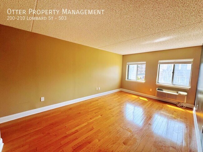 Building Photo - 200-210 Lombard St-503