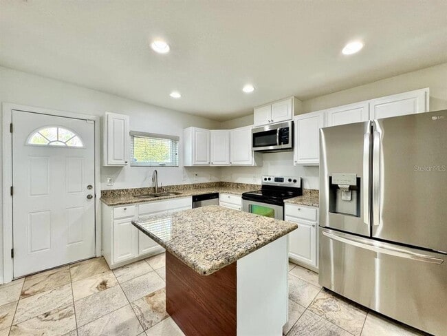 Building Photo - 809 W Hiawatha St