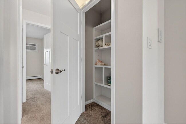 Building Photo - 751 S Dwyer Ave