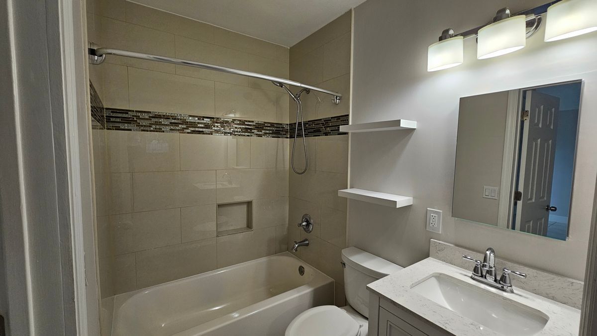 Building Photo - 818 Tequesta St