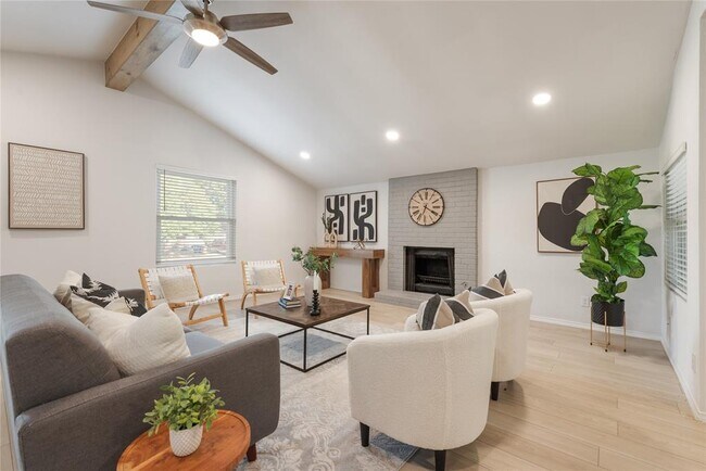 Building Photo - 6809 Lunar Dr