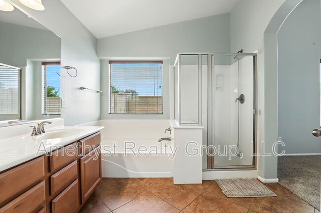 Building Photo - 17848 W Voltaire St