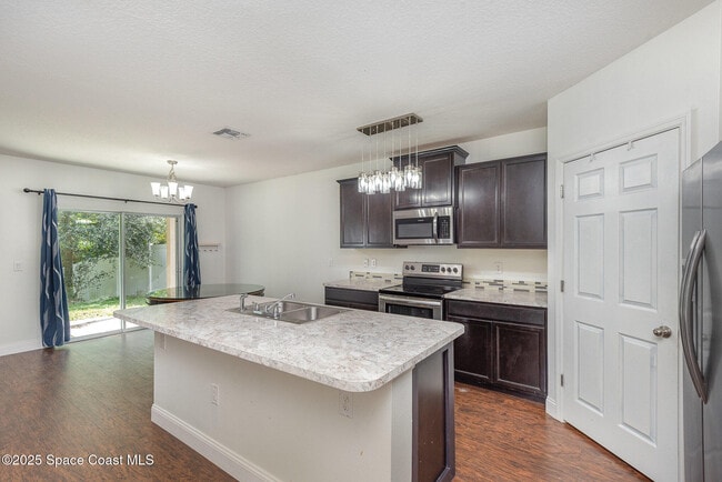 Building Photo - 2675 Falcon Ln