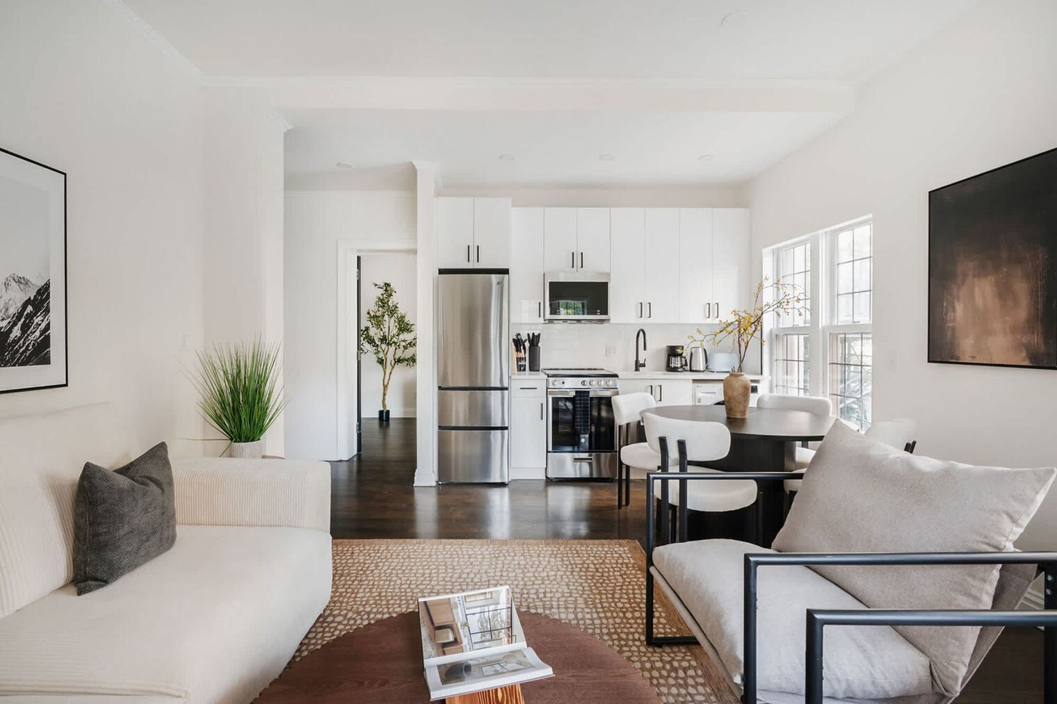 Building Photo - 10 5th Ave