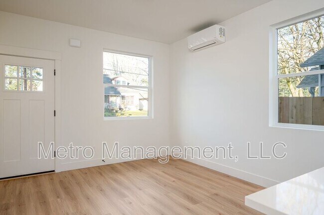 Building Photo - 12094 SE Market St